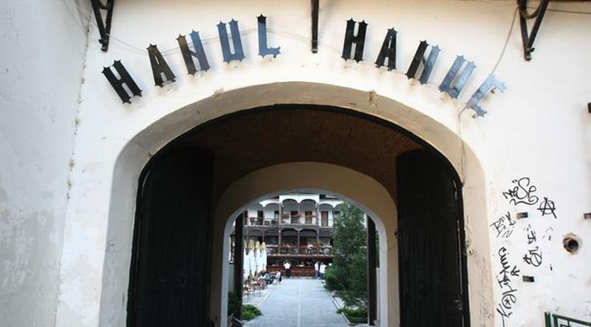 S-a redeschis Grădina Hanul Manuc. Uite cum arată!