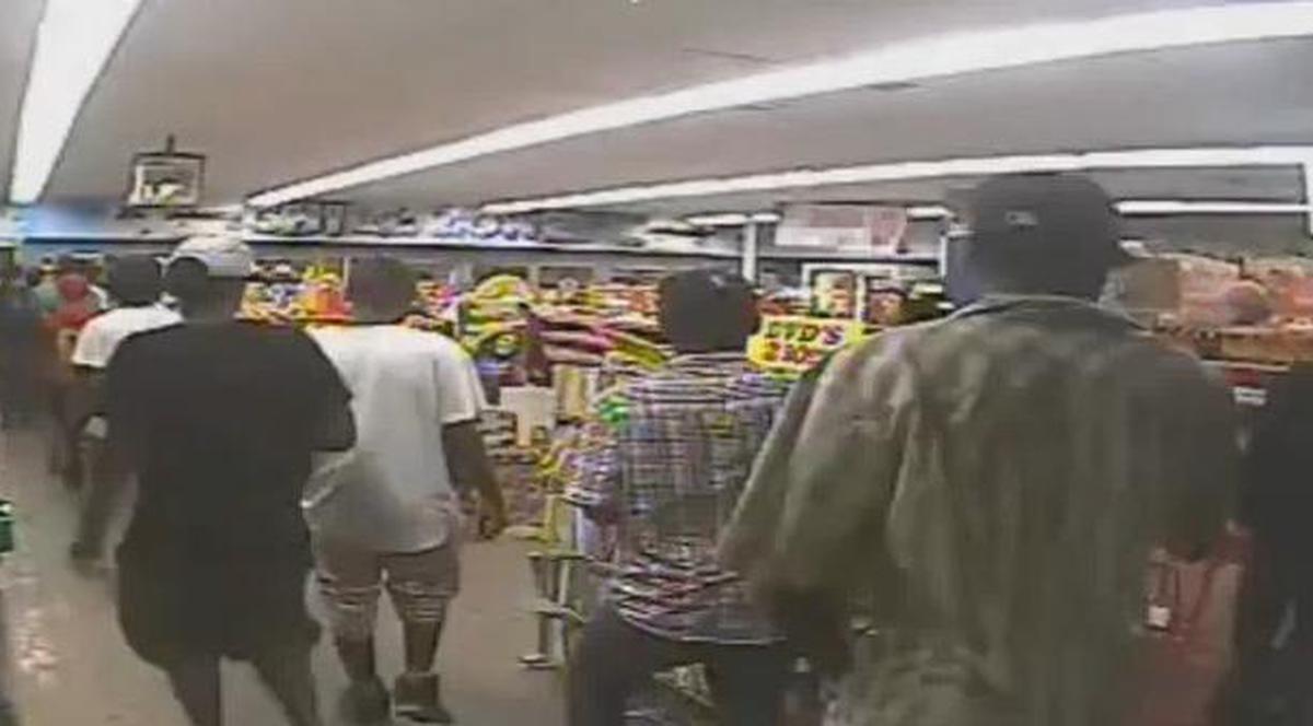 Video | Un fenomen ia amploare în America. Tinerii se organizează pe internet ca să fure din magazine