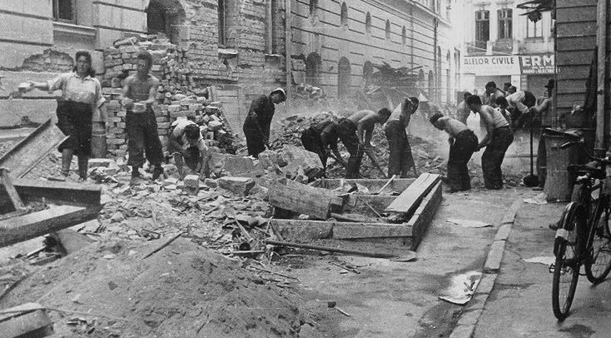 Foto | Centrul Bucureştiului, în cenuşă