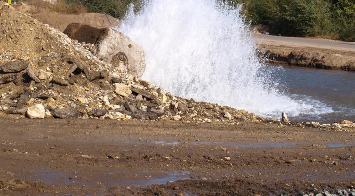 Foto | Un muncitor a lăsat oraşul Ovidiu fără apă