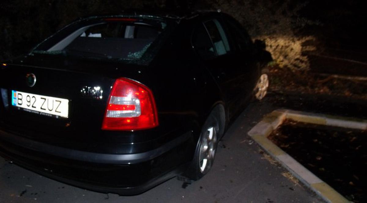 Foto | S-au răsturnat cu maşina!