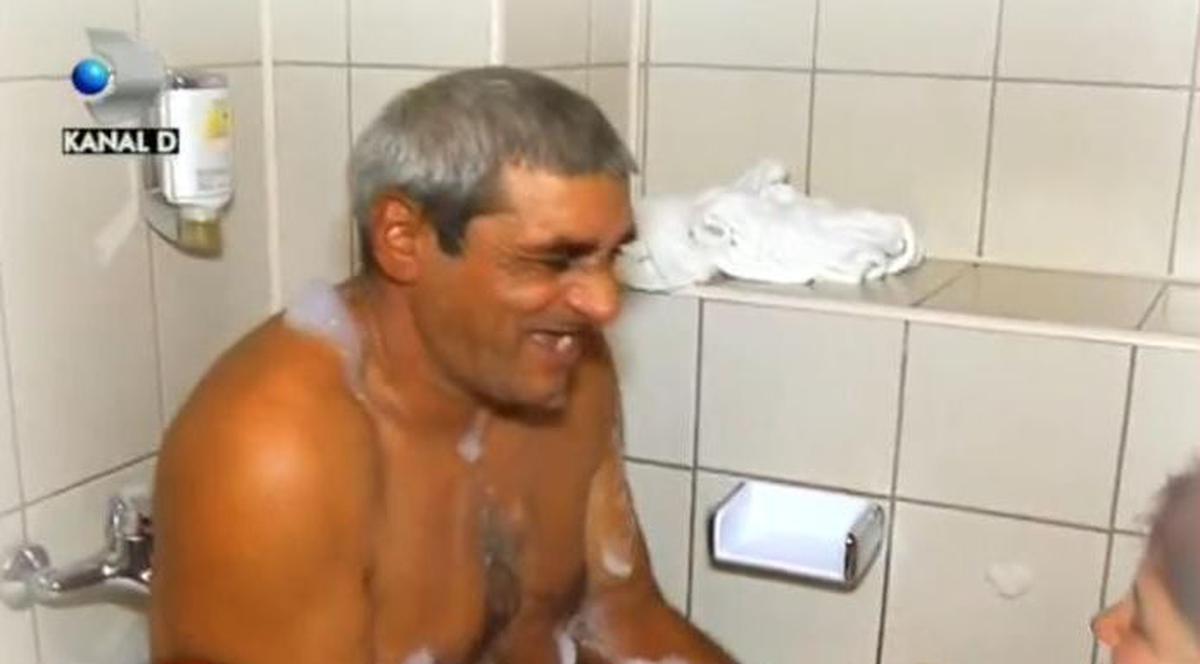 Foto | Ce fericit e tatăl lui Bănel în hotel!