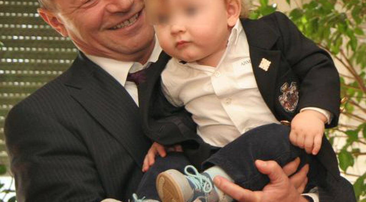 Naşul Băsescu se joacă cu micul Prinţ