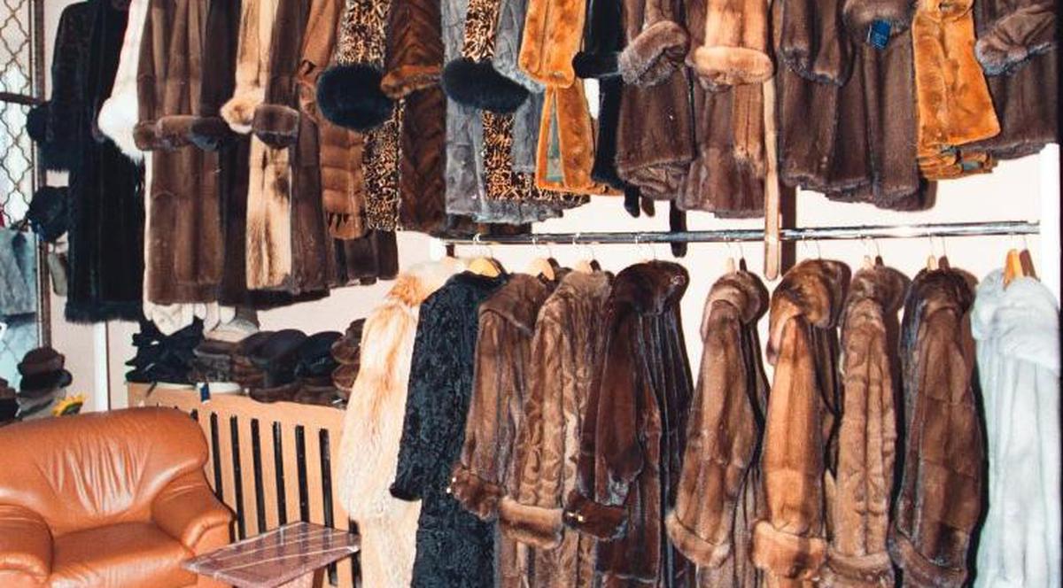 Luxul nu mai are căutare? Vânzările la haine de blană au scăzut dramatic