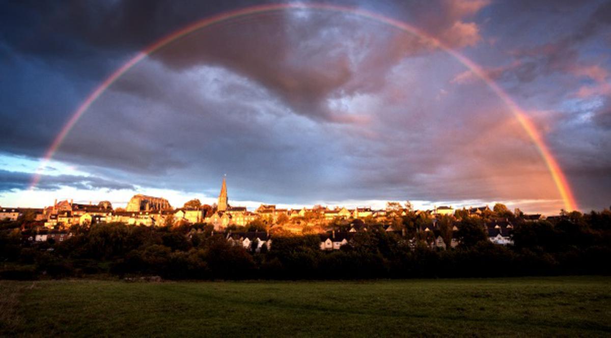 FOTO | Imagine incredibilă. Iată cum arată curcubeul pefect!