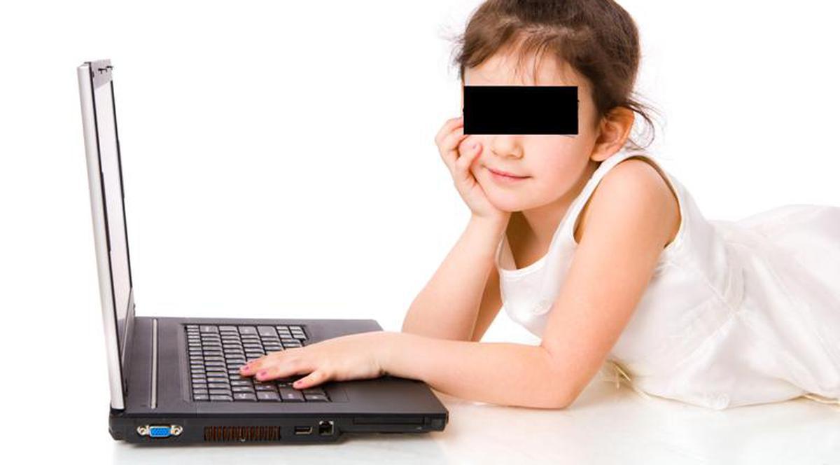 Violenţa pe internet duce la apatie şi mânie în cazul a 54% dintre copii  