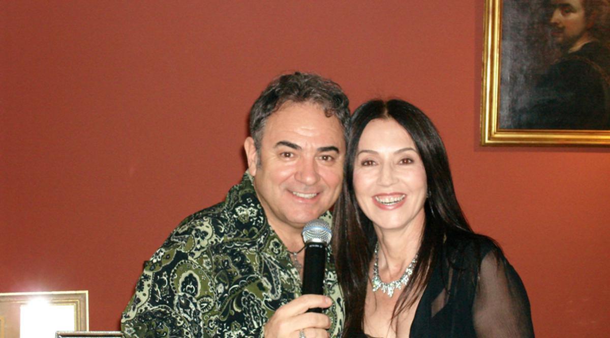 Un artist care i-a cântat lui Ceauşescu a fost certat de dictator că a inversat strofele