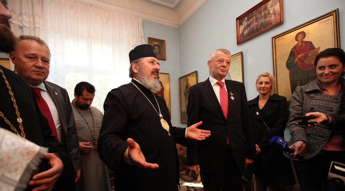 Primarul General, Sorin Oprescu, a primit, astăzi, Crucea Mitropoliei Basarabiei, din partea mitropolituluil 
