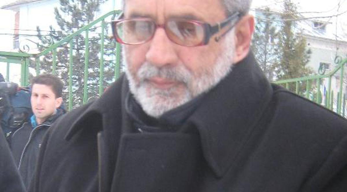 Lupta dintre familia Manole şi Petru Mircea nu se mai termină! Părinţii Mădălinei, audiaţi la Parchet