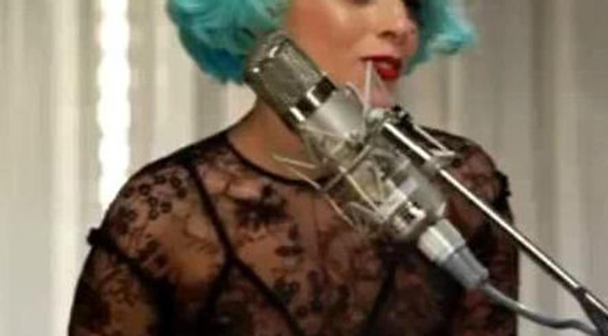 Video | Lady GaGa, prea retro, prea serioasă, prea albastră în ultimul clip