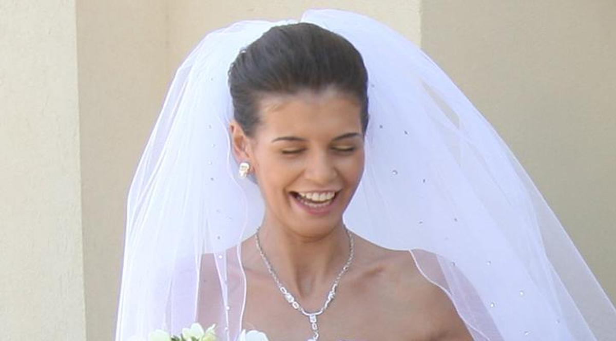 Criză în familia Gabor? Sora mai mare, Alina, va purta la nuntă rochia de mireasă a Monicăi