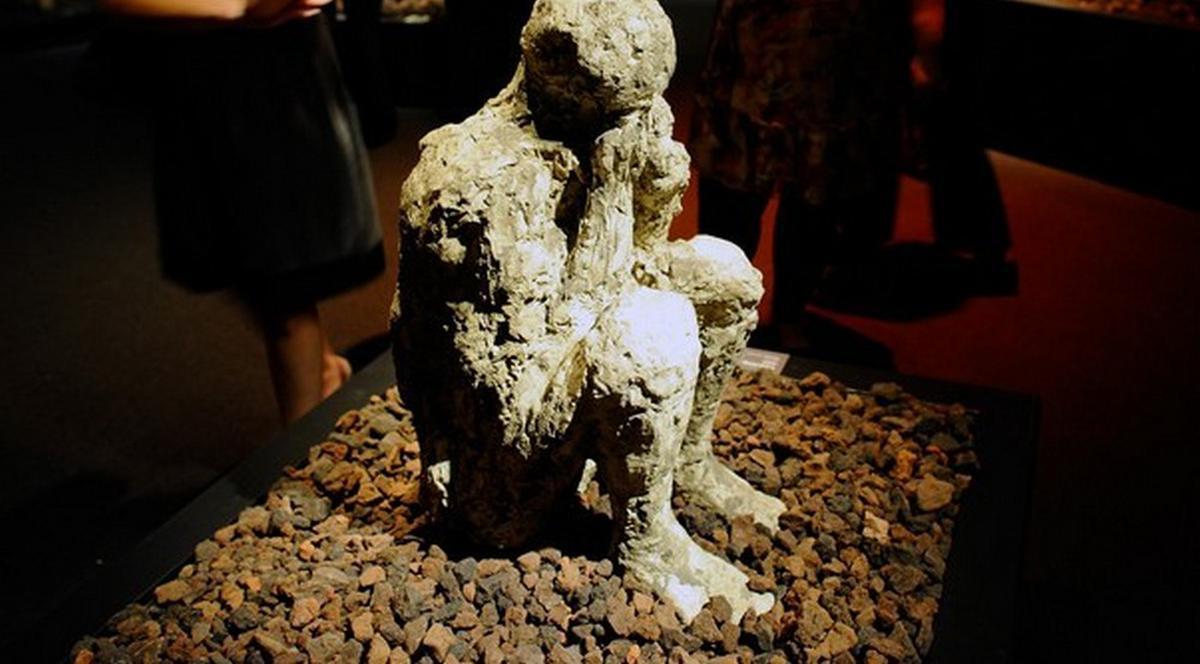 Foto cutremurător | Oameni pietrificaţi pentru eternitate în Pompei, expuşi la Cambridge