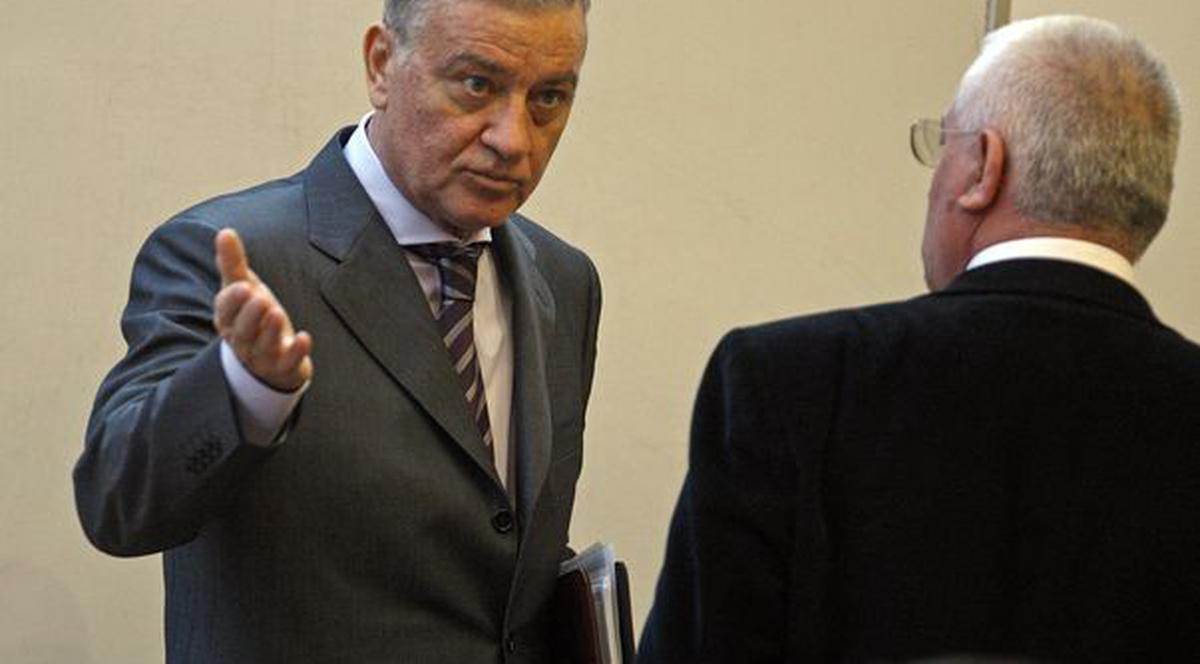 Mircea Sandu şi Mitică Dragomir, învinuiţi în dosarul excluderii Universităţii Craiova! 