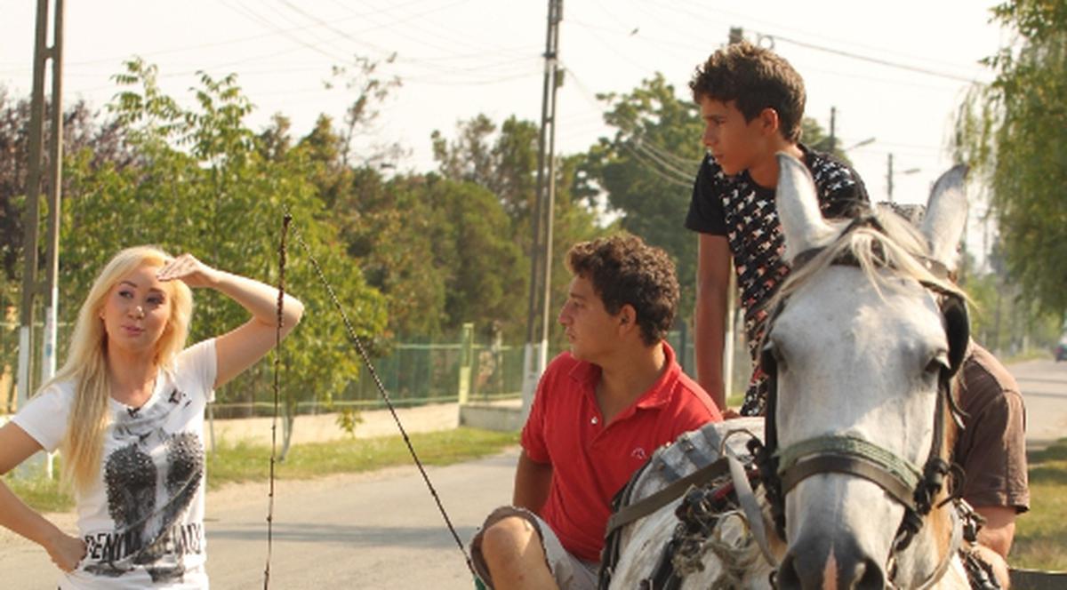 Concurentele de la "Miss Fata de la ţară", puse de Xonia să prindă peşte