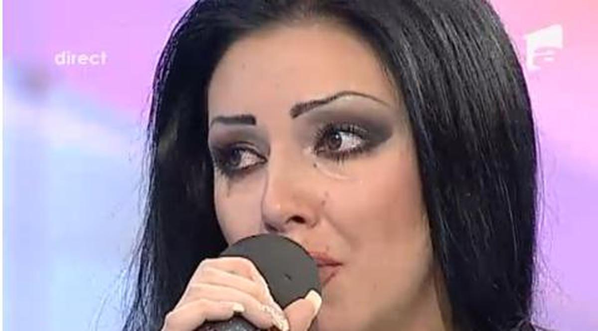 Manechina Andreea Podărescu, în lacrimi: "Din cauza tatei am ajuns să fac videochat!"