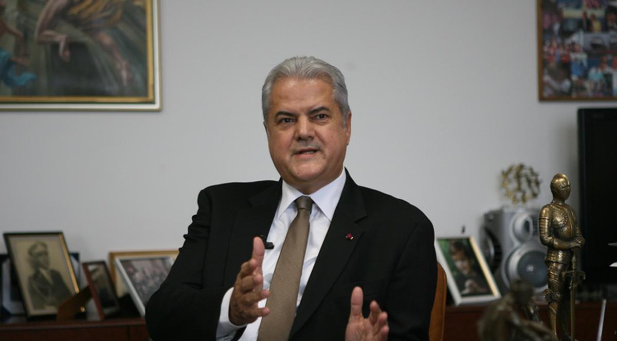 Adrian Năstase vrea în Cartea Recordurilor! Vezi cu ce va intra în Guiness Book!