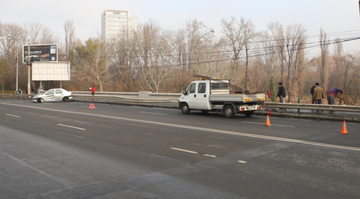 Incredibil! Încă un accident a avut loc pe podul blestemat de la Floreasca! FOTO EXCLUSIV!