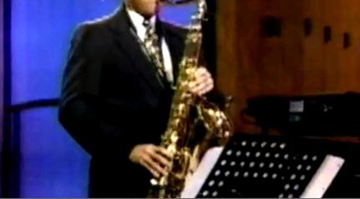 Uite-i pe politicienii cântăreţi! Ascultă-i şi votează: cine e cel mai talentat? / VIDEO