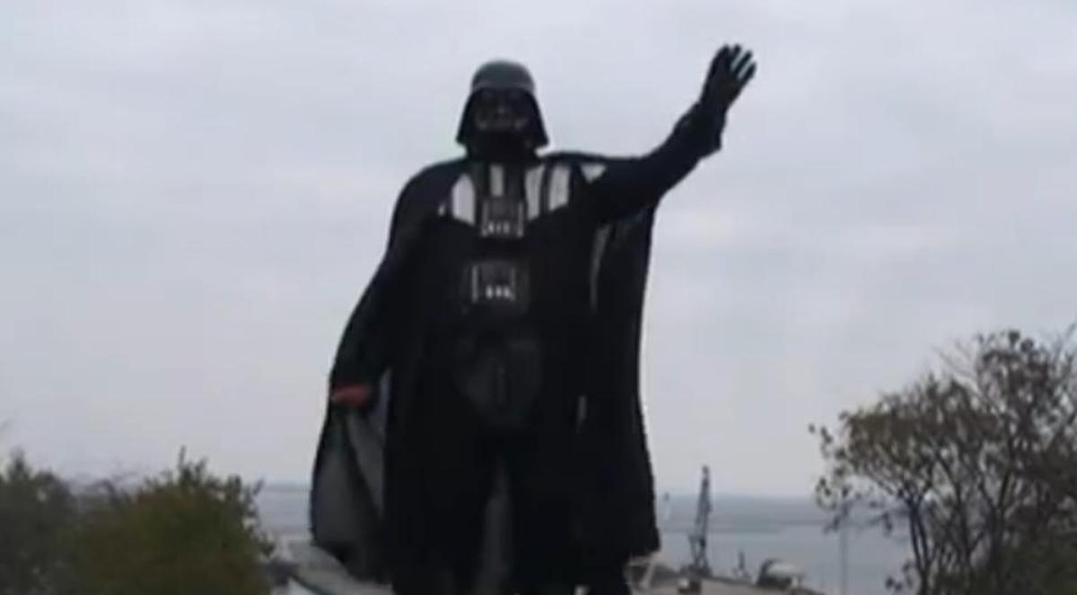 Video | Darth Vader a cerut primăriei teren pentru nava lui spaţială. Cererea lui a fost acceptată!