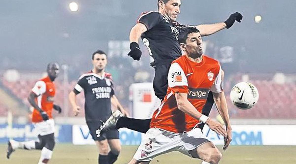 "Câinii" au avut noroc | Dinamo - Voinţa Sibiu 1-0