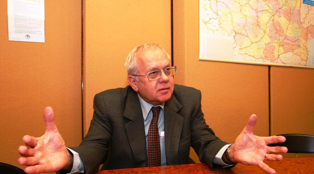 Victor Babiuc, fostul ministrul al Apărării Naţionale, audiat în dosarul schimburilor de terenuri cu Gigi Becali