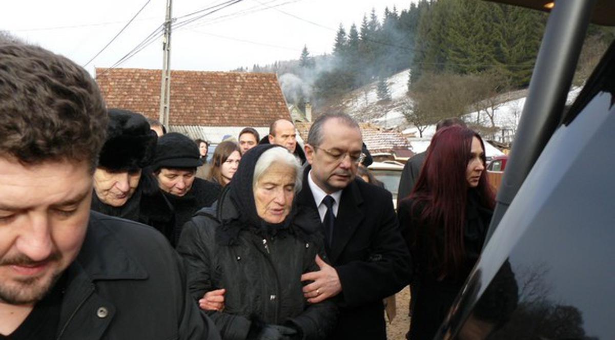 Boc și-a strâns în brațe mama distrusă