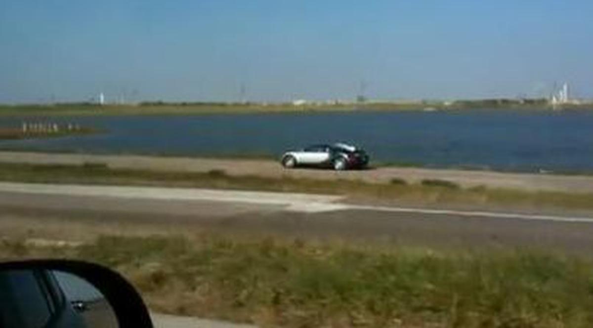 Proprietarul unui Bugatti, acuzat că şi-a regizat accidentul. Tu ce crezi? | Video