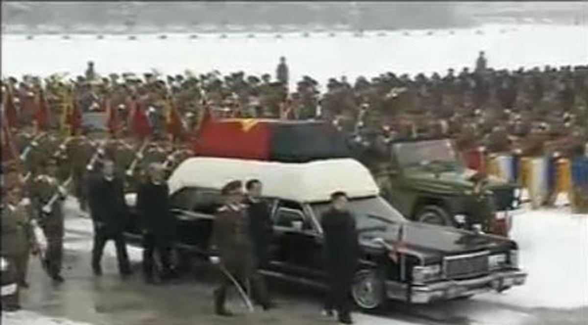 Urmăreşte aici LIVE VIDEO funeraliile lui Kim Jong-il!