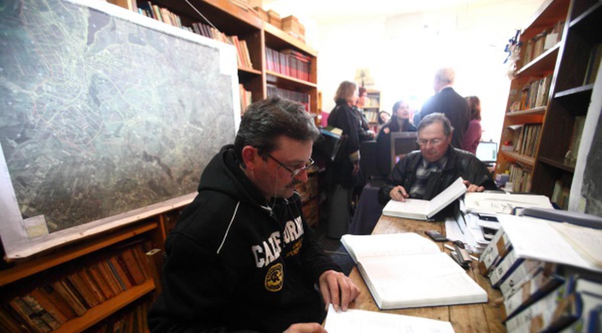 Fermierii au învăţat să lucreze pe calculator la bibliotecile din sat