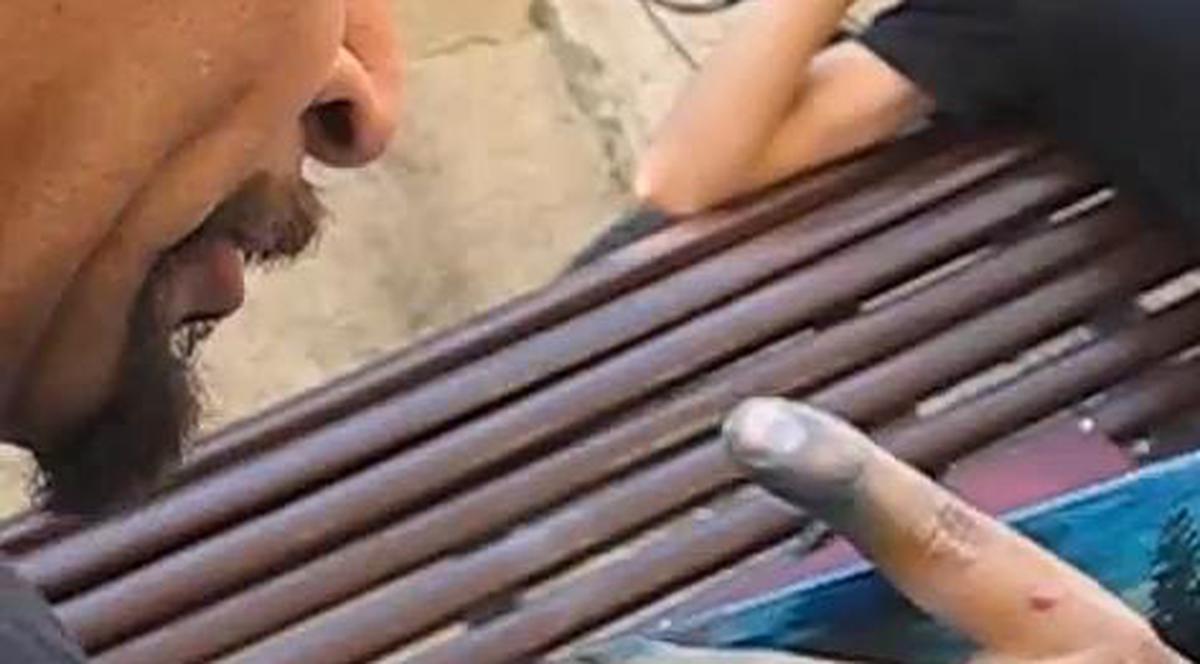 Aşa ceva e IMPOSIBIL! TALENTUL unui bărbat a FASCINAT milioane de oameni în doar câteva zile | VIDEO