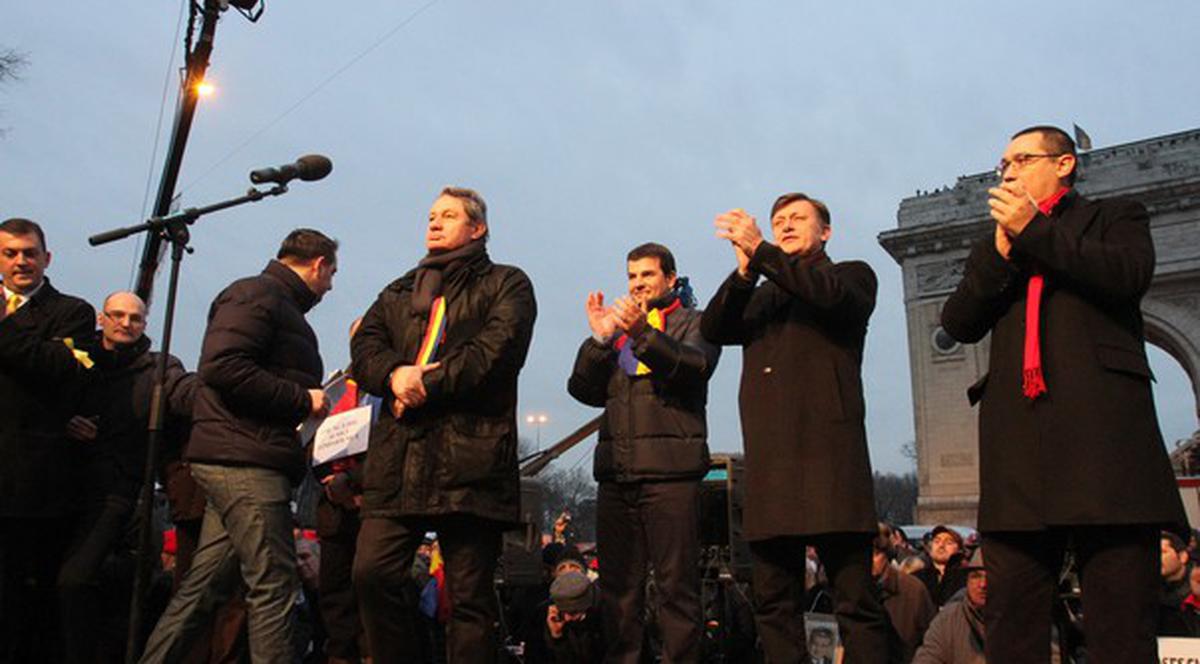 ULTIMA APARIŢIE a lui Emil Hossu în public, la mitingul USL | FOTO