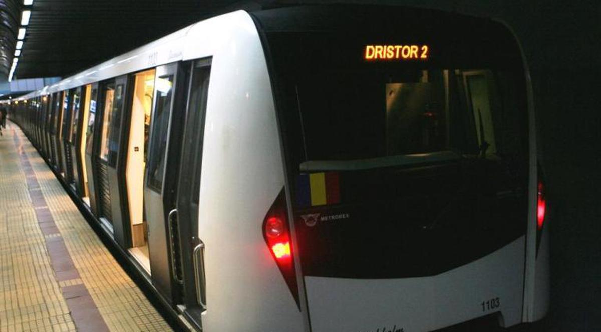 Incredibil! S-a aruncat pe şine şi a luat-o la goană prin tunelul de la metrou