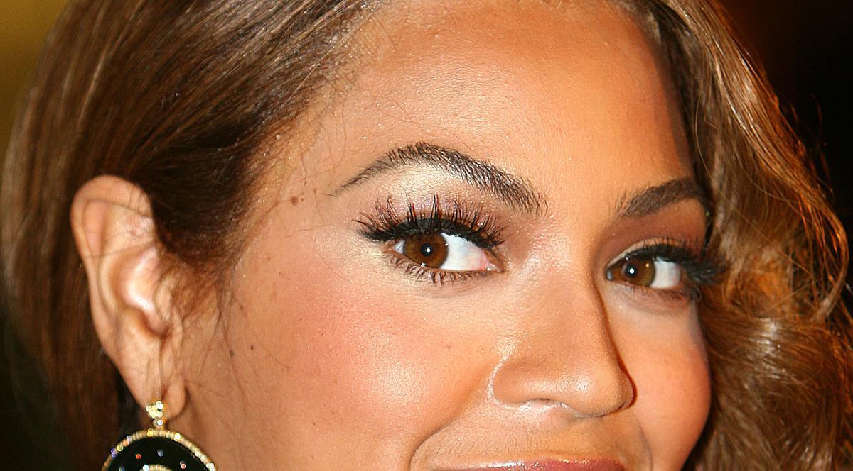 CUM E POSIBIL AŞA CEVA?!? Beyonce transmite boli şi se hrăneşte cu fecale!