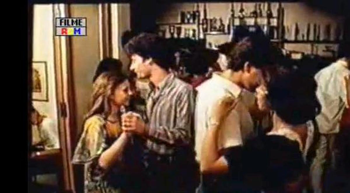 Cum petreceau românii de Revelion în Epoca de aur? Tu ce făceai pe vremea lui Ceauşescu?