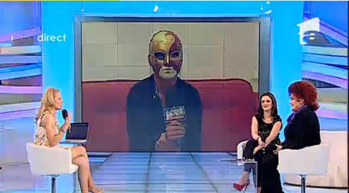 "M-a pipăit...A rămas să ne mai vedem.." | Scadalul lesbi cu manelista Carmen Şerban, episodul "amanta cu mască"