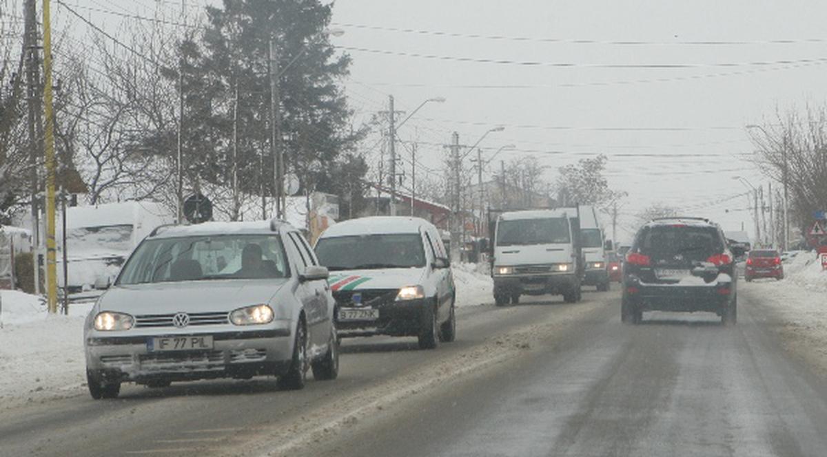 S-a deschis circulaţia pe traseul Fundeni-Năneşti. Zeci de drumuri rămân închise total sau parţial