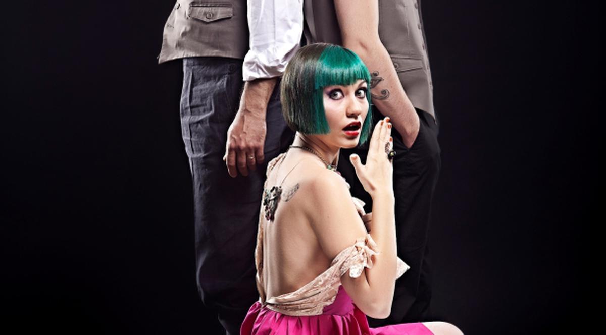 Trupa Dekadens lansează single-ul Fix Me Up. Ascultă aici piesa cu acorduri de vioară şi contrabas!