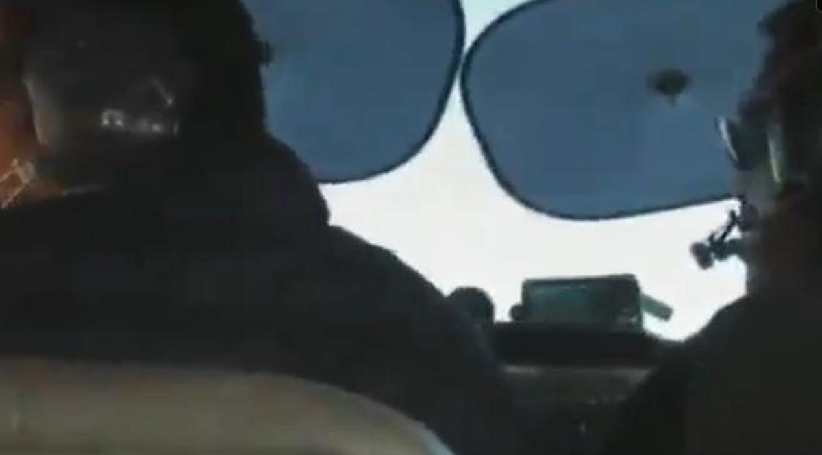 MOMENTE DRAMATICE! "Bravo, căpitane!" Uite cu reuşesc aceşti piloţi o aterizare de urgenţă după ce un motor a cedat | VIDEO INCREDIBIL