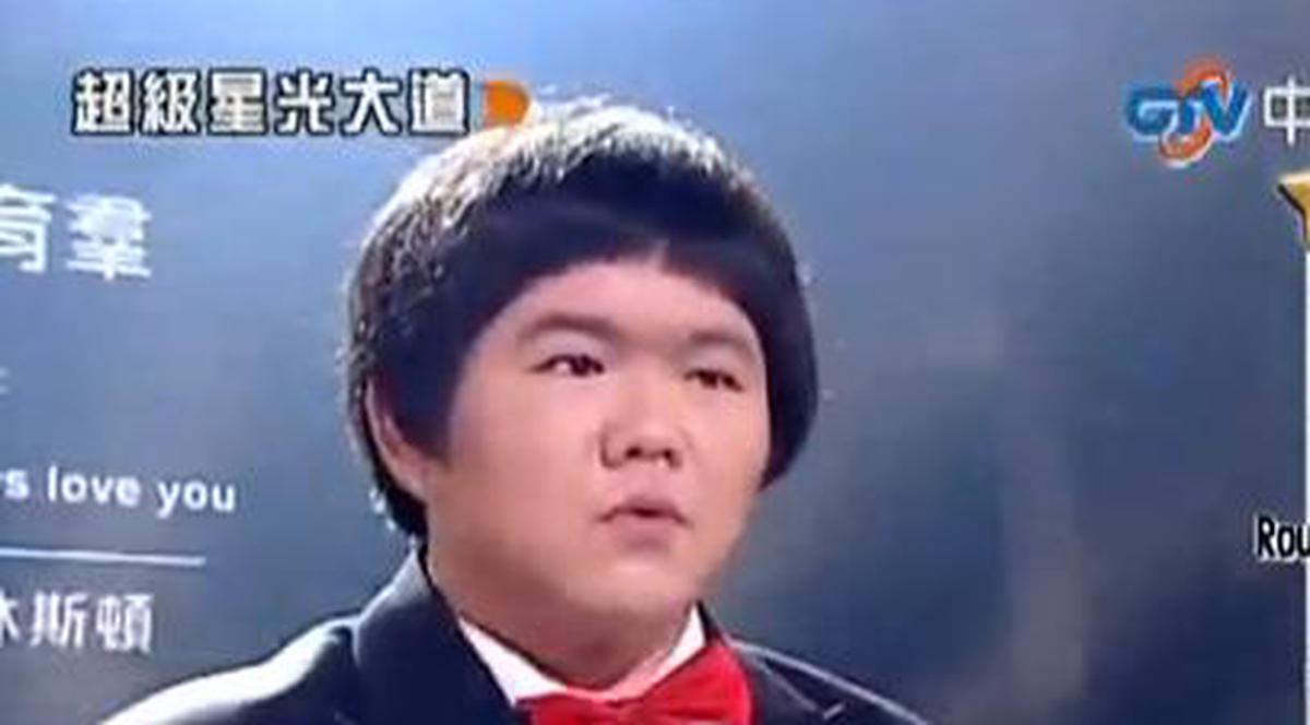 INCREDIBIL! Dacă asculţi cu ochii închişi, ai jura că o auzi pe Whitney Houston. Vi-l amintiţi pe bărbatul care cântă SENZAŢIONAL "I Will Always Love You"? | VIDEO