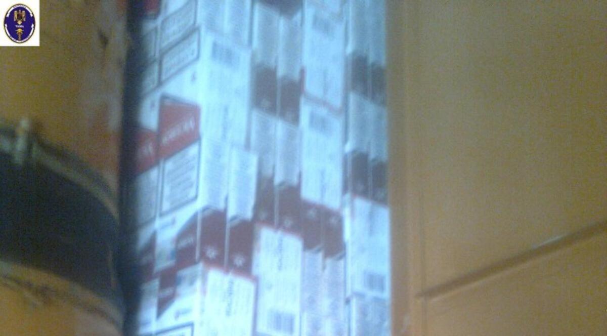 Mii de pachete de ţigări de contrabandă, ascunse în pereţii dubli ai vagonului-restaurant