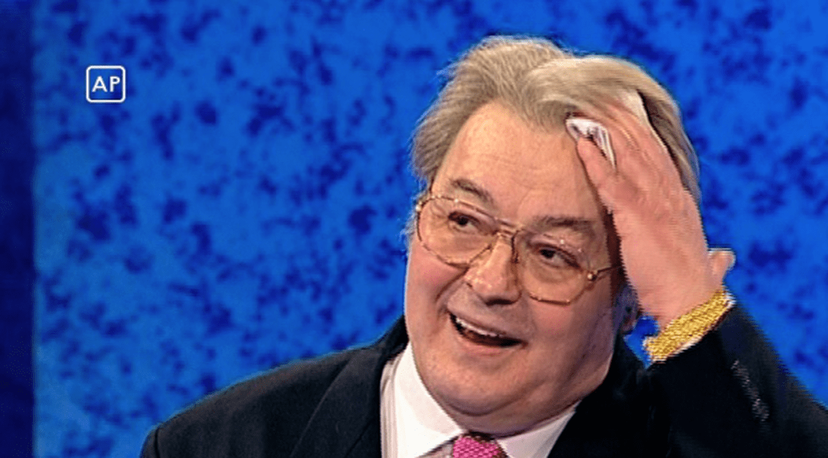 O blondă din armata lui Negru l-a făcut pe Corneliu Vadim Tudor să roşească! 