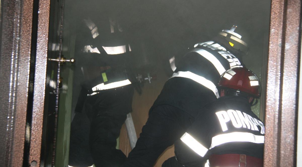 Un apartament din Ghencea a luat foc în miezul nopţii