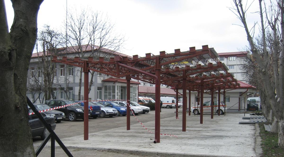 Au construit parcare, dar ambulanțele nu încap în ea