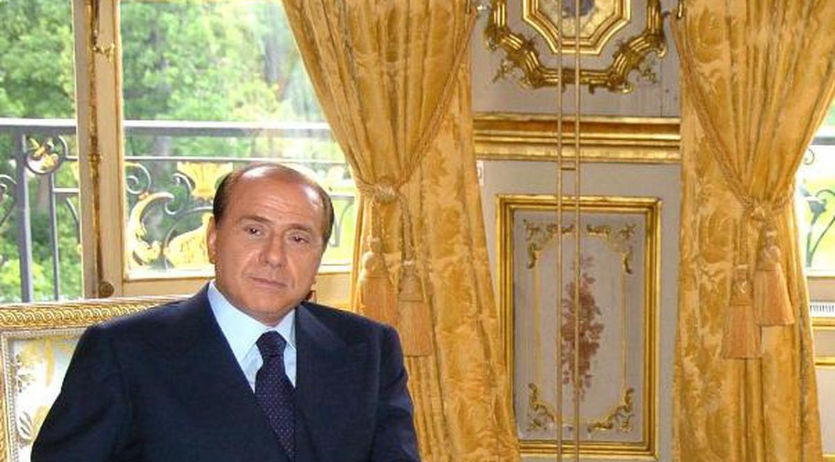 Berlusconi şi-a luat casă cu 30 de camere lângă vila lui George Clooney. Se reînnoadă prietenia?