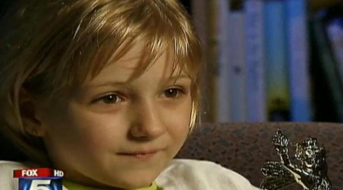 De tot râsul! Un reporter a fost umilit public de o fetiţă de 6 ani!