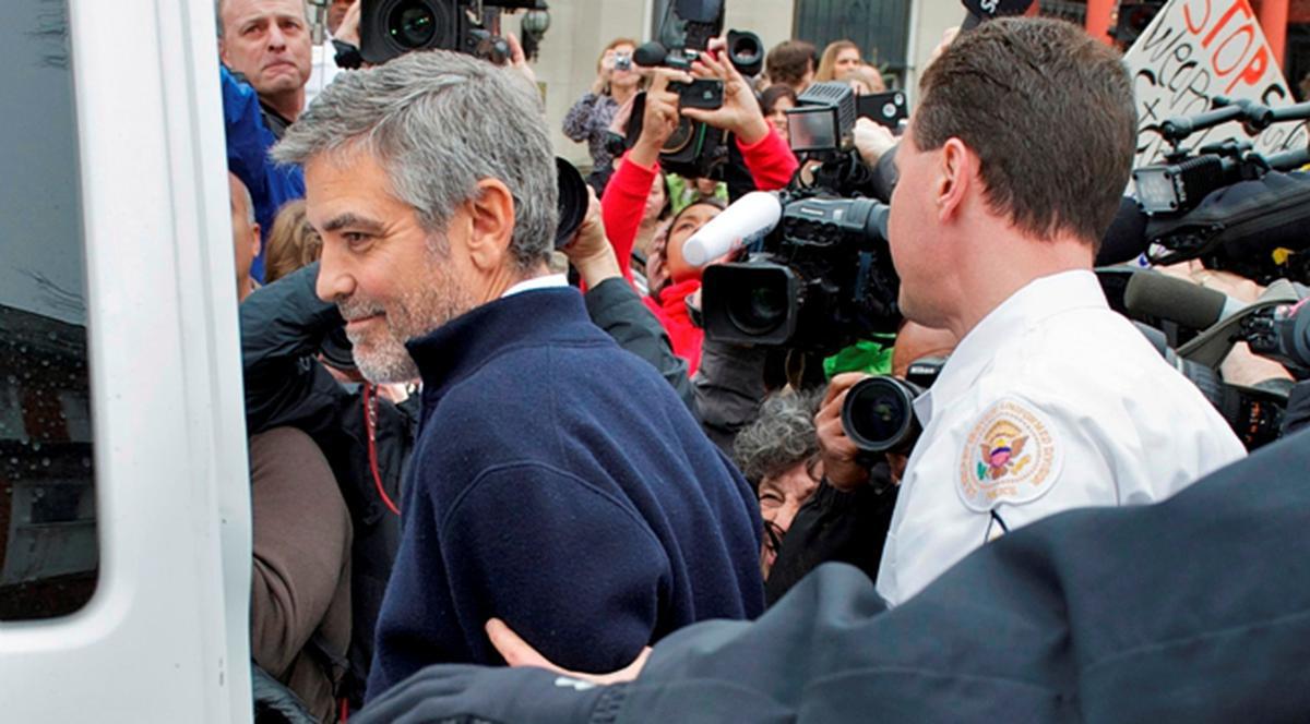 Vedete arestate pentru că susţin o cauză. George Clooney  e doar un exemplu! GALERIE FOTO