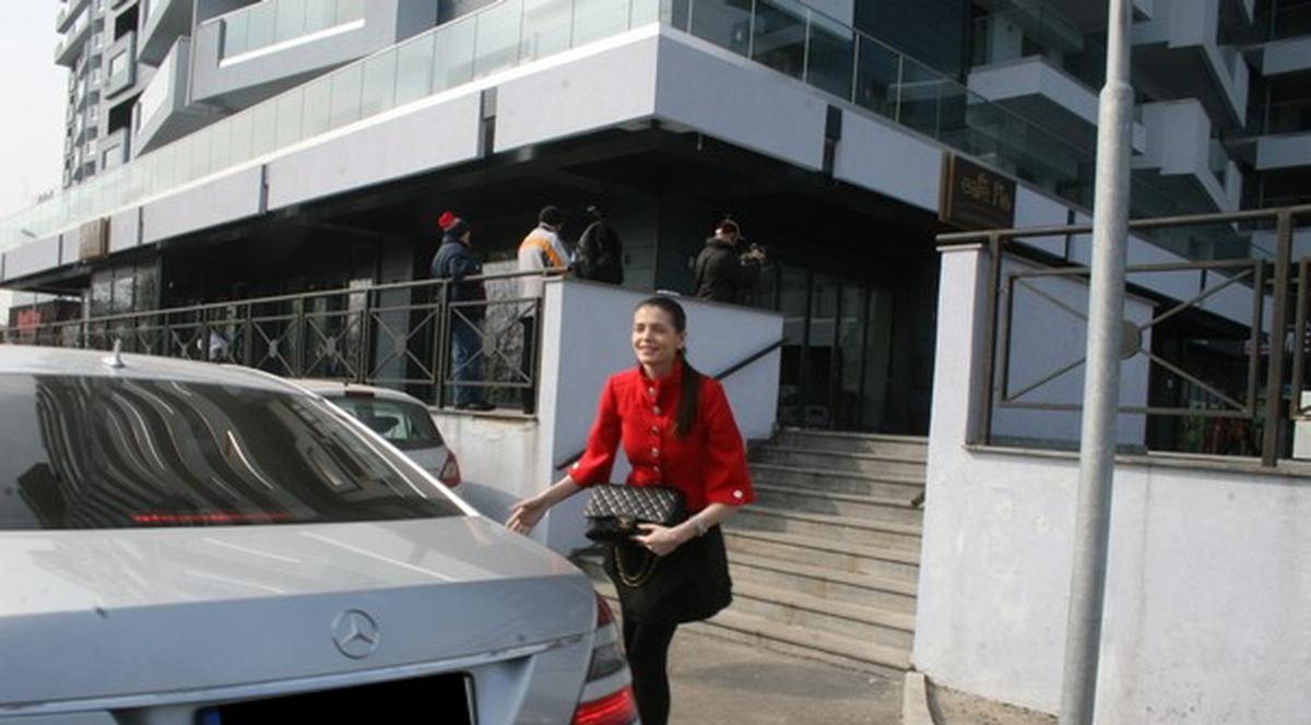 PREMIERĂ! Monica Gabor are oaspeţi-surpriză! Judecătorii care decid cu cine stă Irinuca îi vor inspecta locuinţa