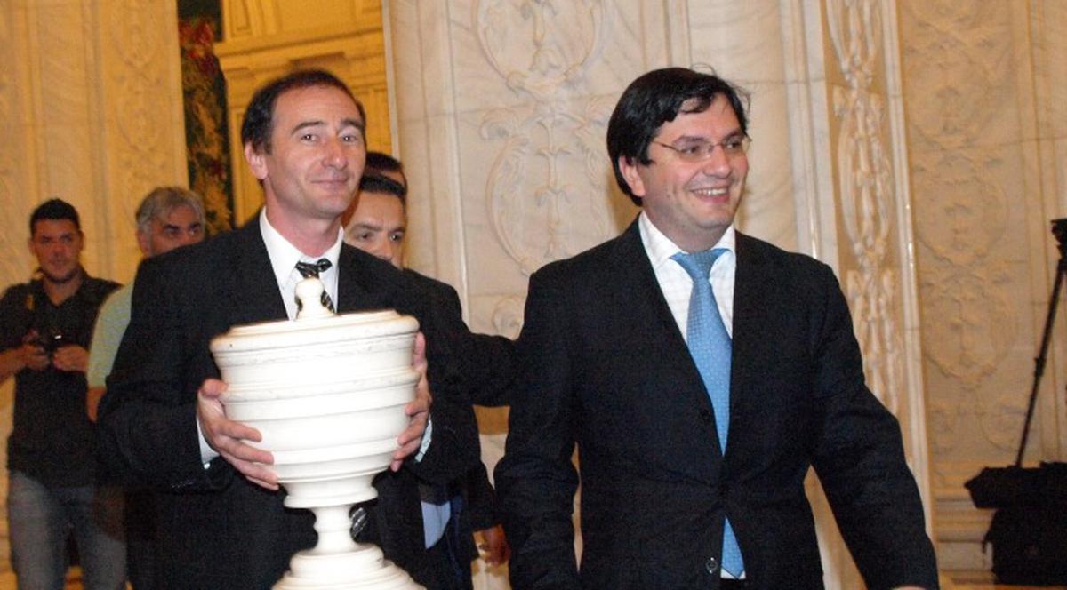 USL va depune mâine moţiunea împotriva guvernului Ungureanu