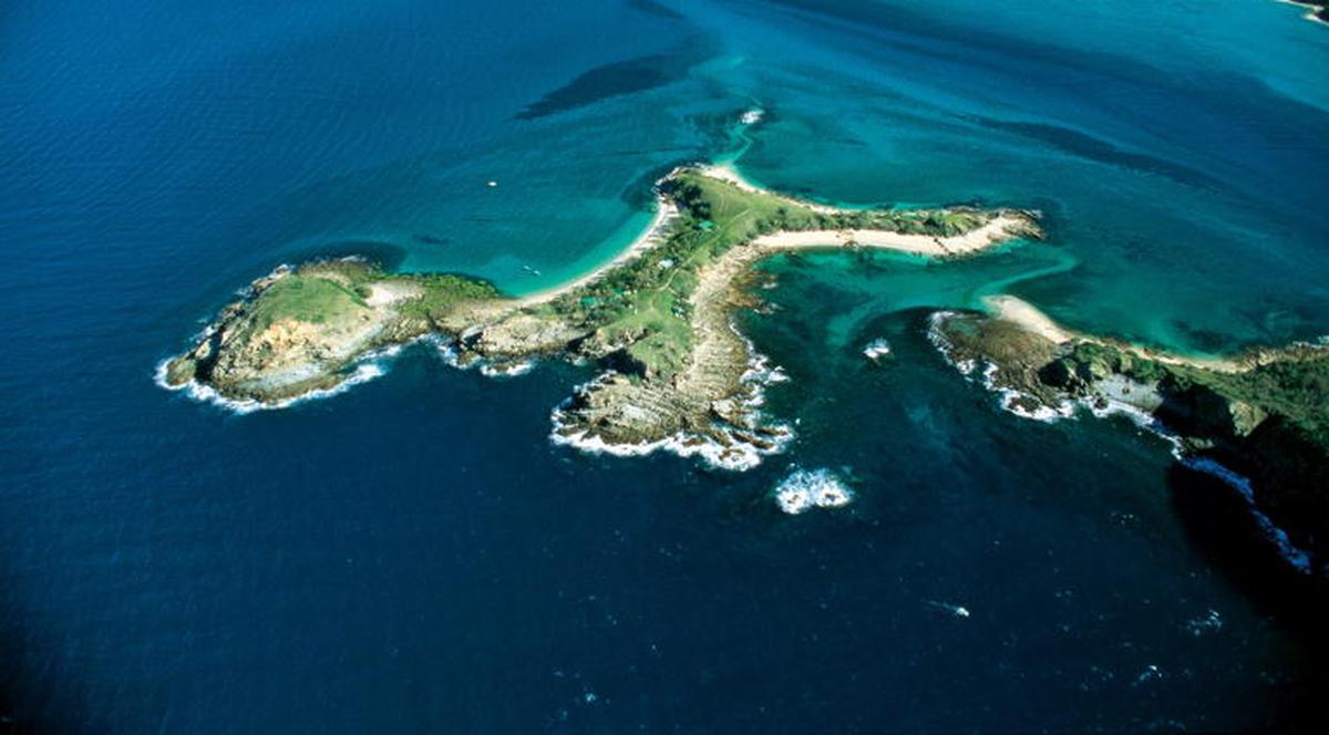 Interzis femeilor ! Pe insula asta vin doar bărbaţii să bea bere !