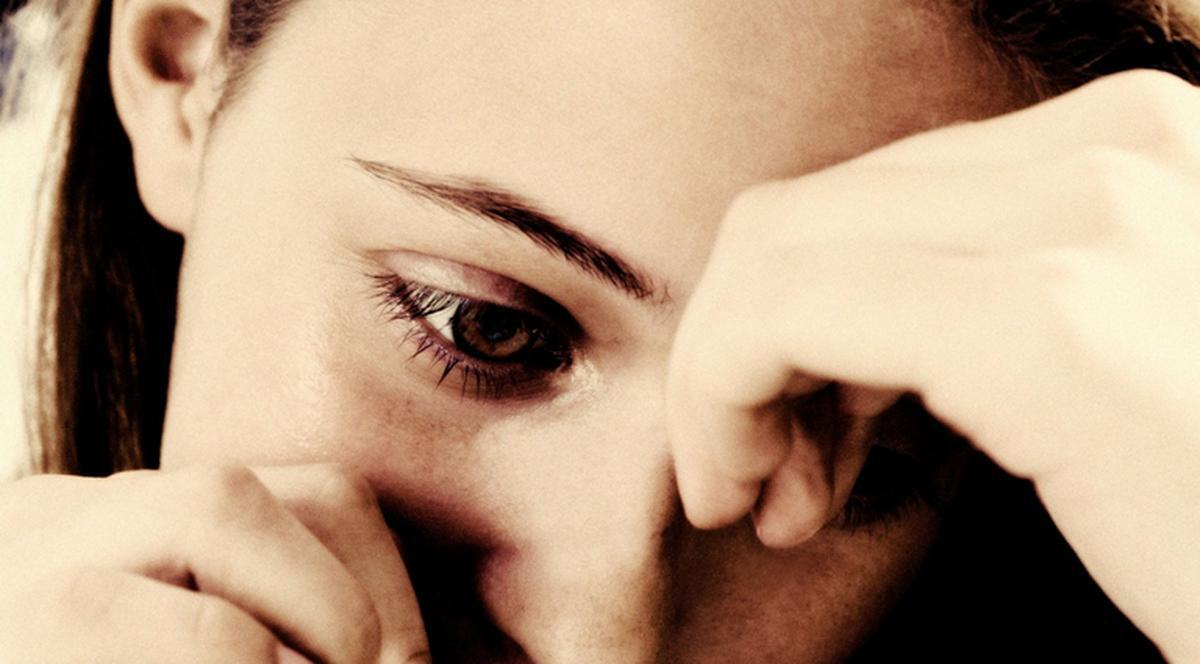 Coşmarul oricărui părinte! O adolescentă s-a îndrăgostit de EL pe internet. Ce-a urmat e de neimaginat!